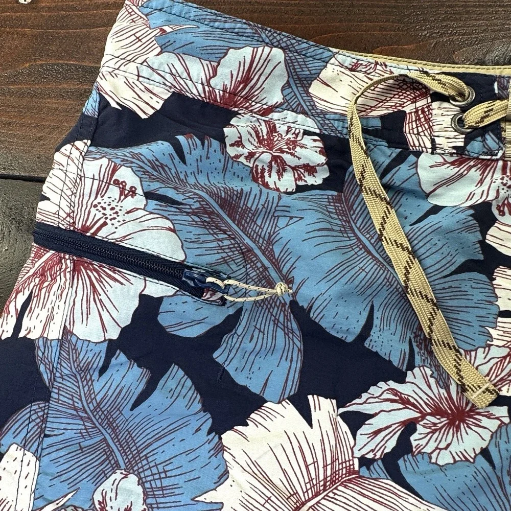 Patagonia Wavefarer‎ Board Shorts  Men's 34 Floral Hawaiian Fronds Nylon